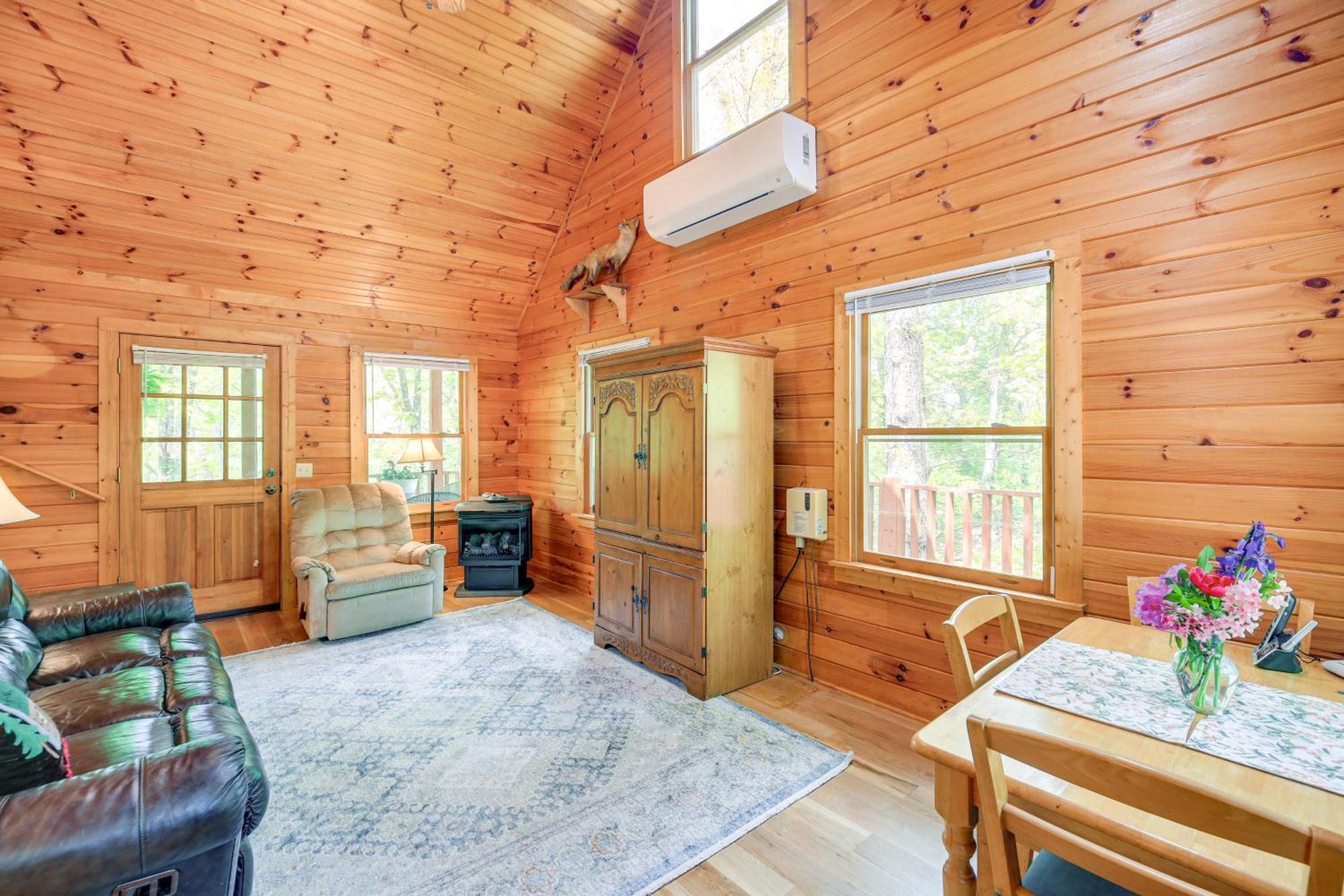 Quaint Blue Ridge Cabin Rental With On-Site Stream! Sparta 외부 사진