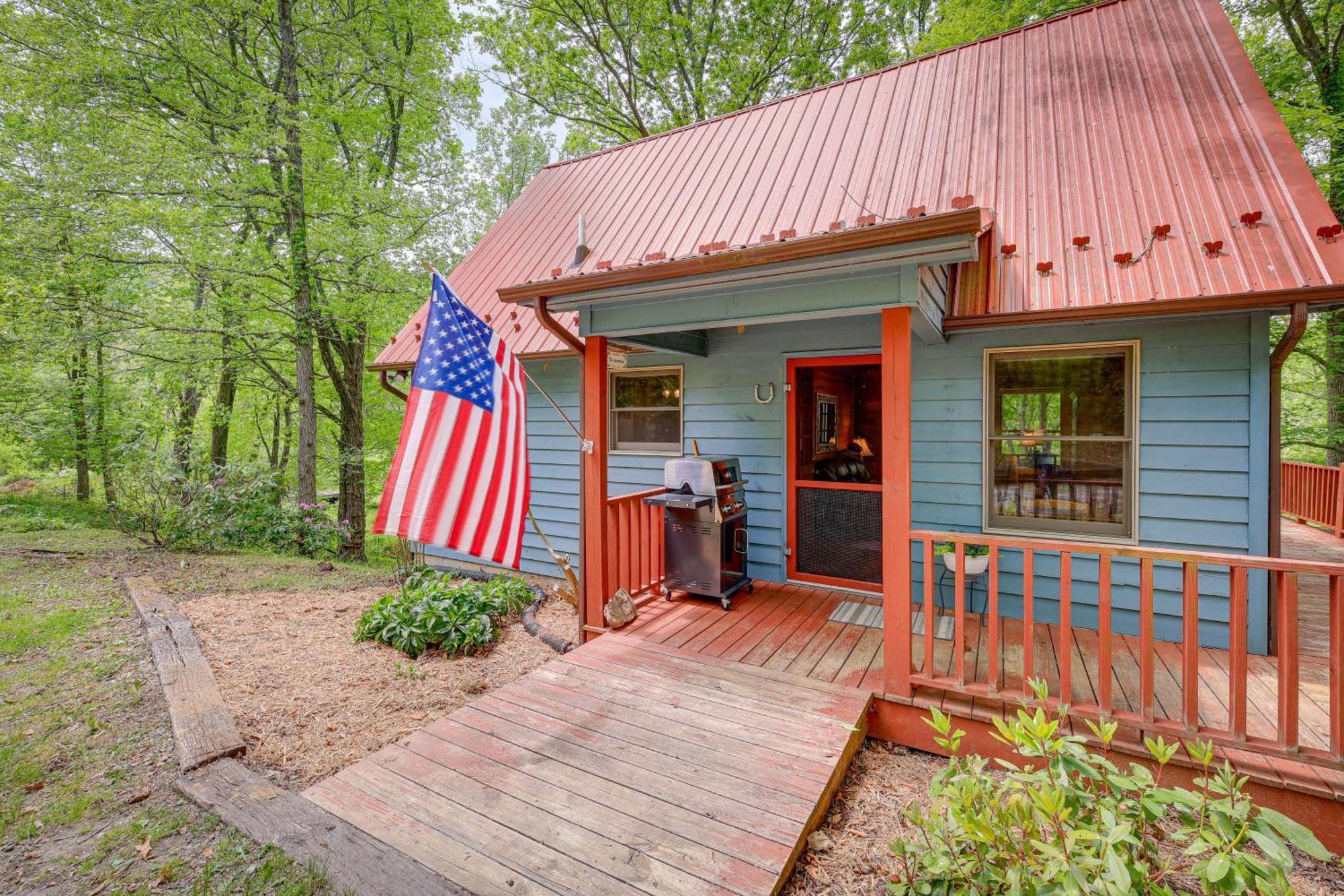 Quaint Blue Ridge Cabin Rental With On-Site Stream! Sparta 외부 사진