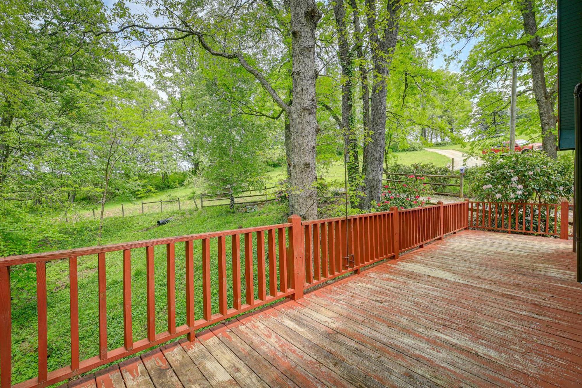 Quaint Blue Ridge Cabin Rental With On-Site Stream! Sparta 외부 사진