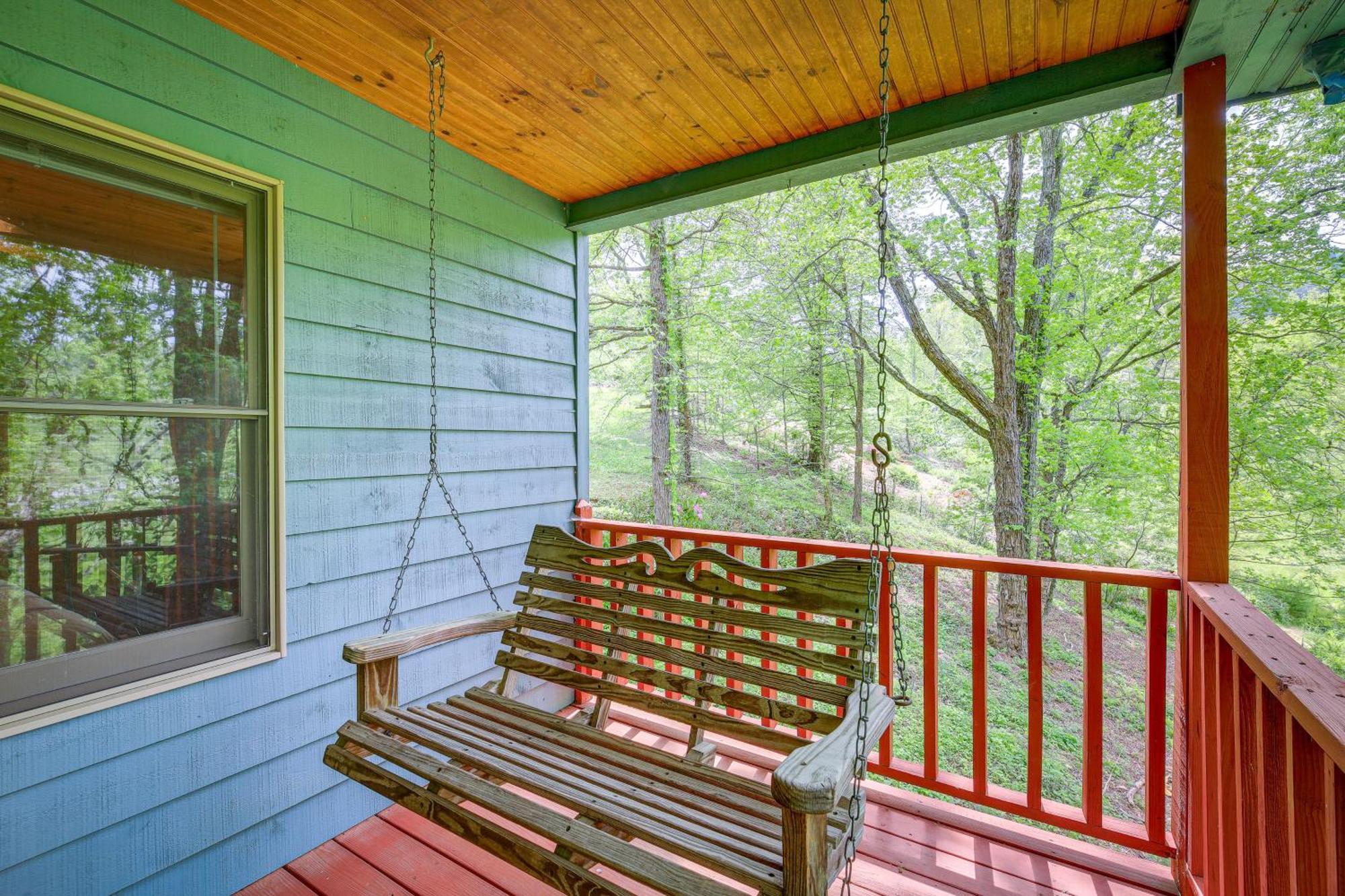 Quaint Blue Ridge Cabin Rental With On-Site Stream! Sparta 외부 사진