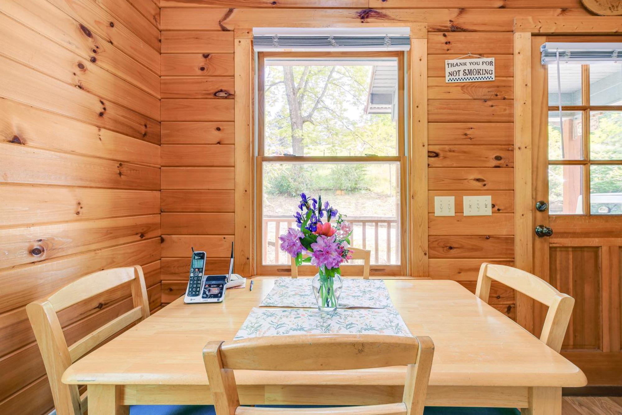 Quaint Blue Ridge Cabin Rental With On-Site Stream! Sparta 외부 사진