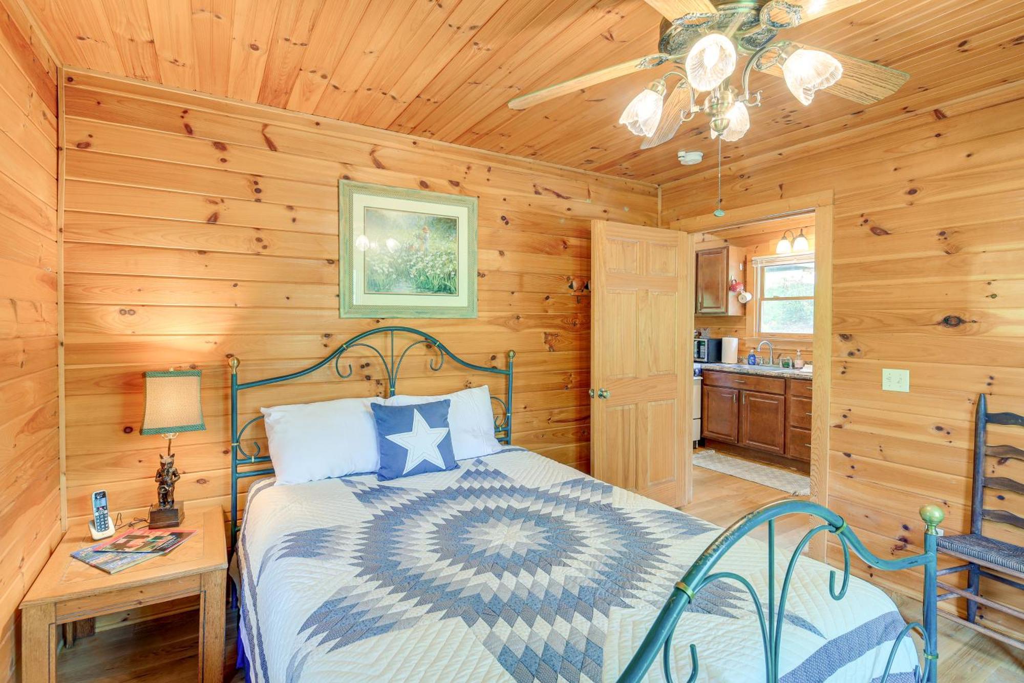 Quaint Blue Ridge Cabin Rental With On-Site Stream! Sparta 외부 사진