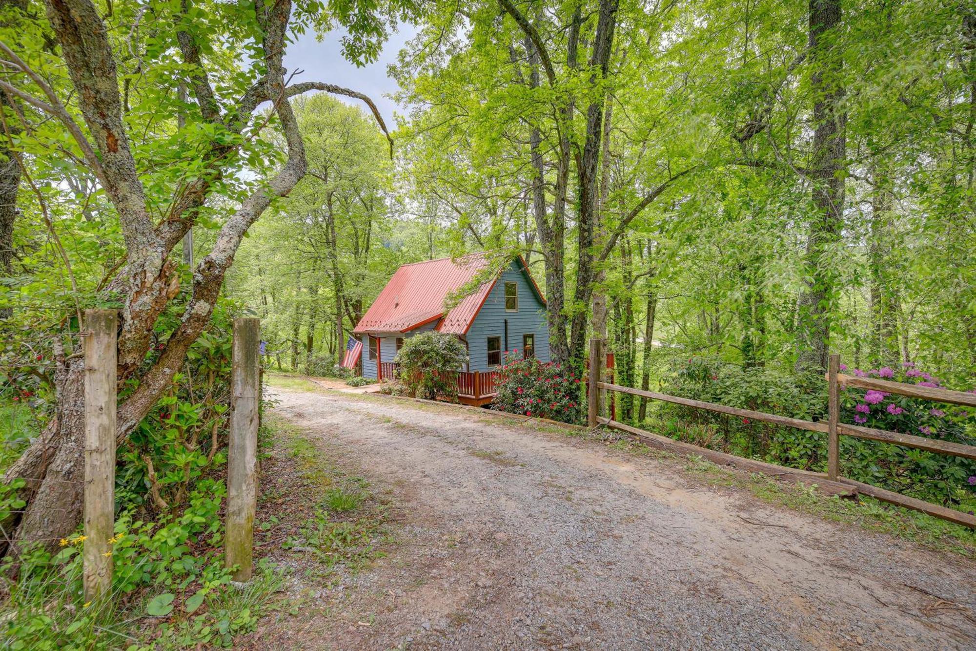 Quaint Blue Ridge Cabin Rental With On-Site Stream! Sparta 외부 사진