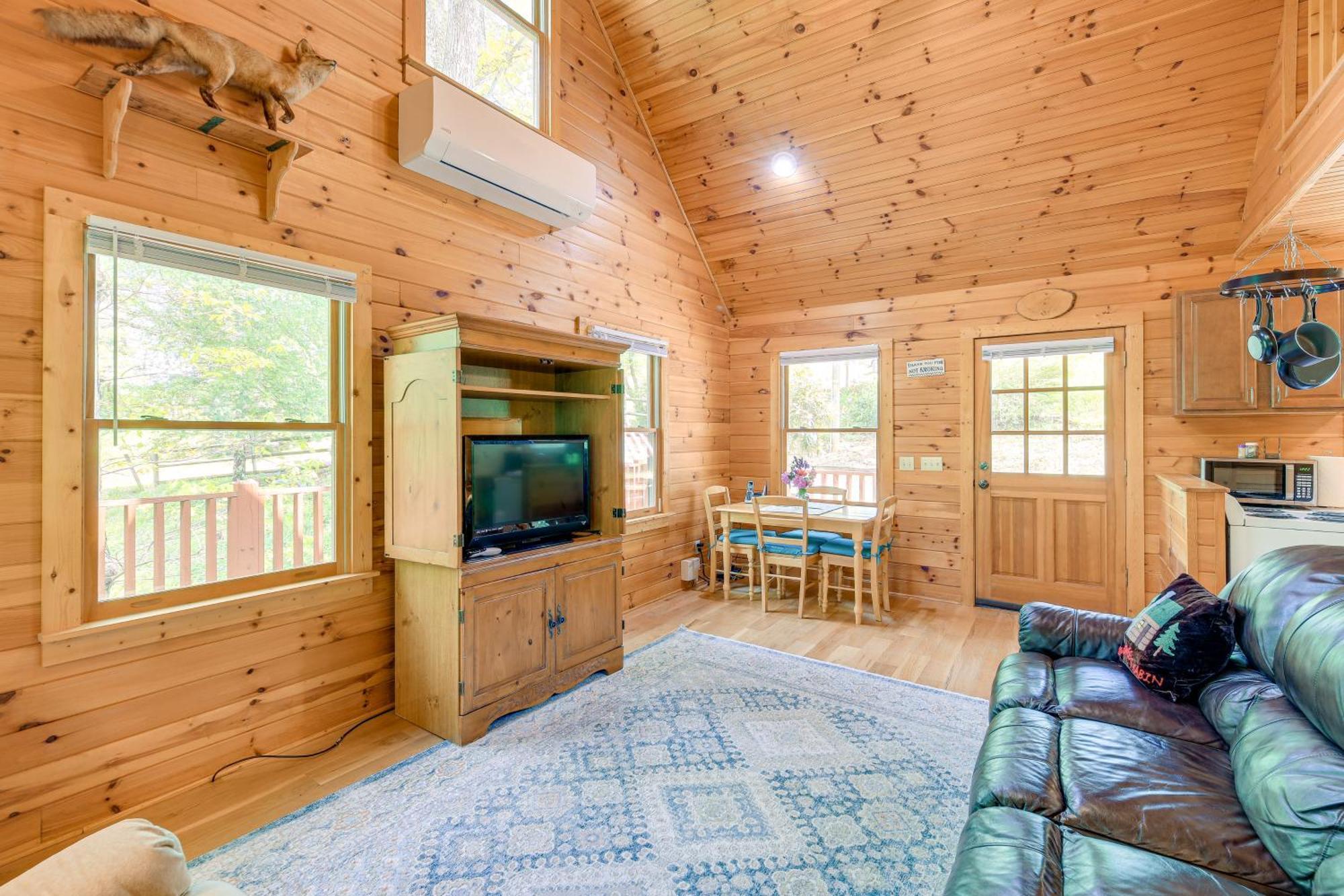 Quaint Blue Ridge Cabin Rental With On-Site Stream! Sparta 외부 사진